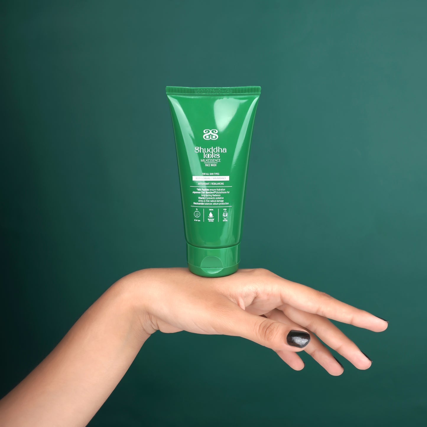 Milk Essence Face Wash – Glow-Boosting Cleanser with Glutathione, Vitamin C & Niacinamide