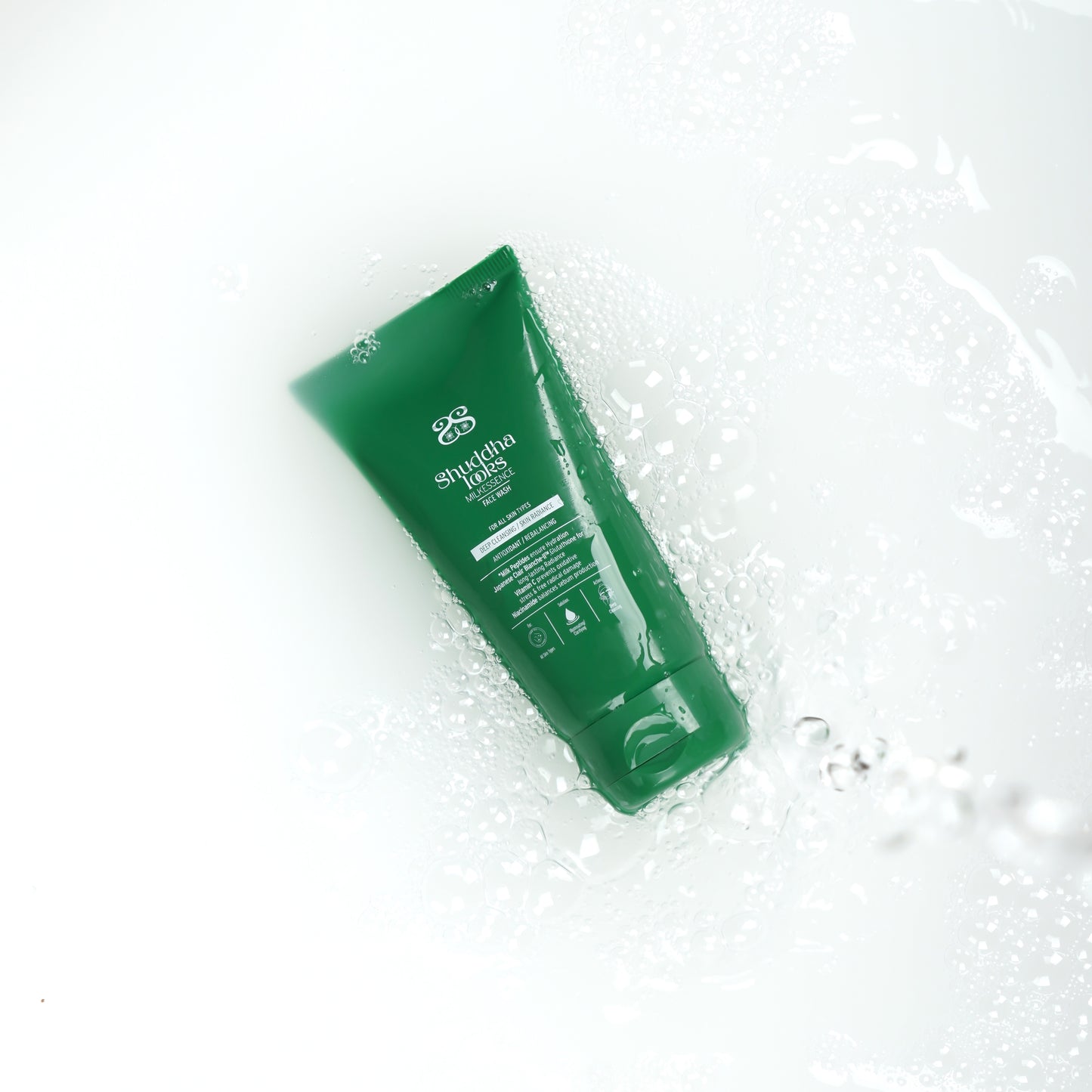 Milk Essence Face Wash – Glow-Boosting Cleanser with Glutathione, Vitamin C & Niacinamide