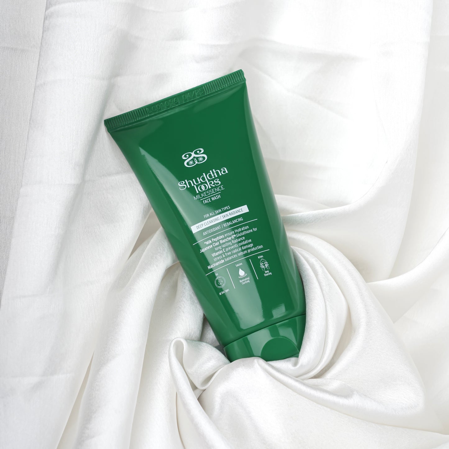 Milk Essence Face Wash – Glow-Boosting Cleanser with Glutathione, Vitamin C & Niacinamide